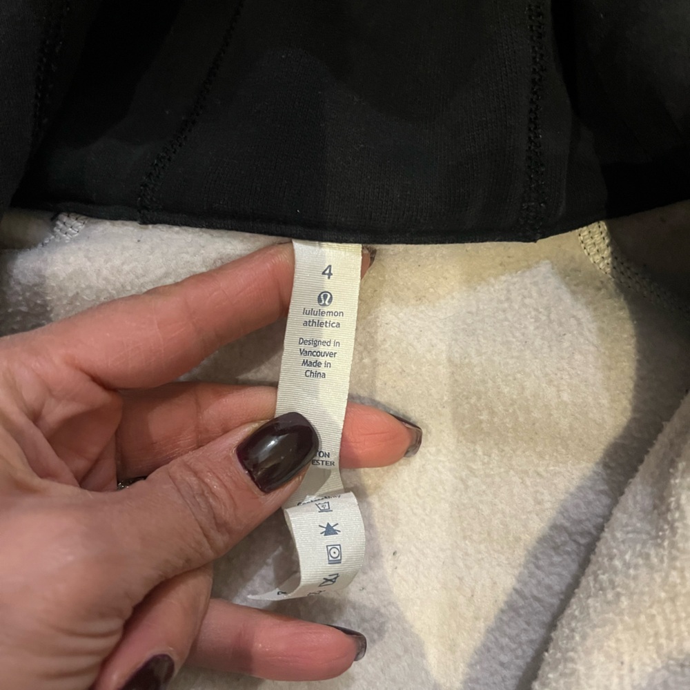 Lululemon jacket 
Size 4 - Picture 3 of 3